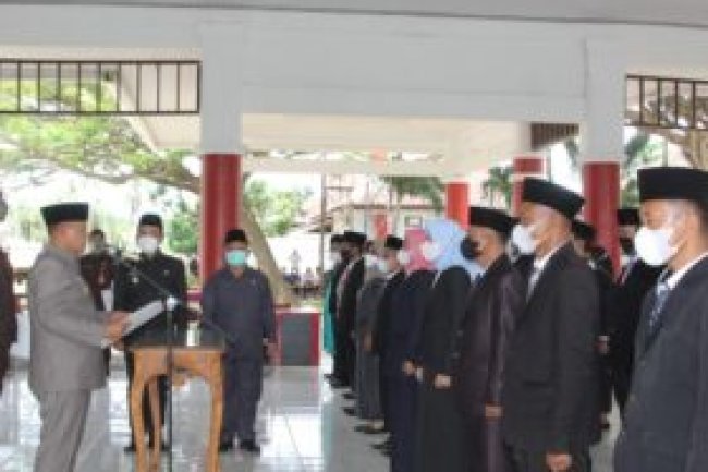 Bupati Lampung Selatan, Nanang Ermanto melantik dan mengambil sumpah 47 Pejabat Administrator Dan pengawas