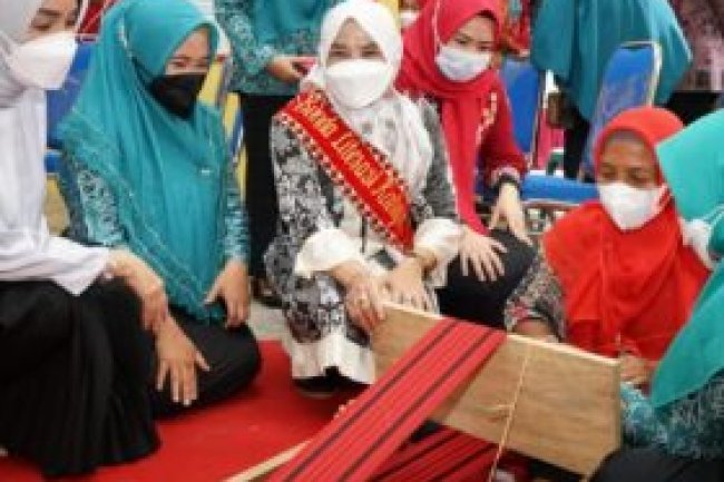 Hadiri Kegiatan TP PKK Desa Fajar Baru, Winarni Imbau Agar Kembangkan Literasi