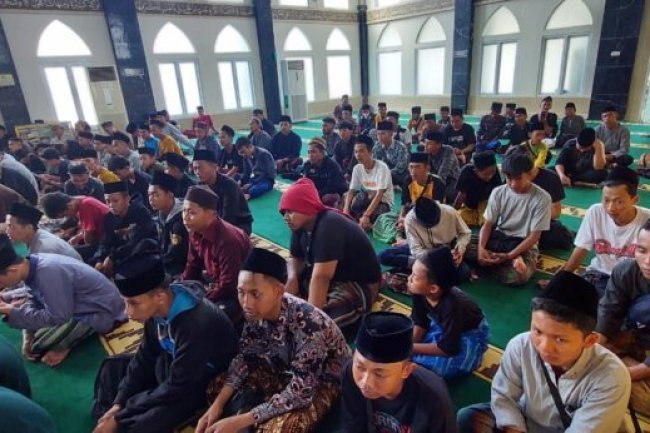 Pelepasan Ribuan Santri & Santriwati Asal Provinsi Lampung Oleh Pemkab Lampung Selatan Kembali Belajar Ke Ponpes Lirboyo Kediri Jawa Timur