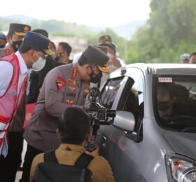 Bupati Lampung Selatan Bersama Gubernur Lampung Dampingi Menhub dan Kapolri Tinjau Arus Balik Di Pelabuhan Bakauheni