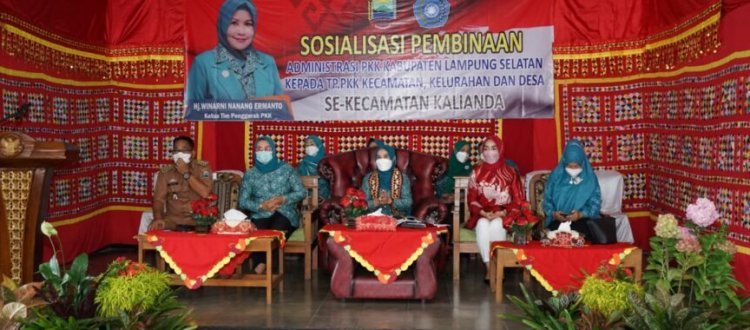 Bunda Winarni Nanang Ermanto Membuka Acara Sosialisasi Pembinaan Administrasi PKK se-Kabupaten Lampung Selatan