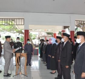 Bupati Lampung Selatan, Nanang Ermanto melantik dan mengambil sumpah 47 Pejabat Administrator Dan pengawas