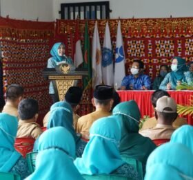 Winarni Buka Sosialiasasi Pembinaan Administrasi PKK Kecamatan Penengahan