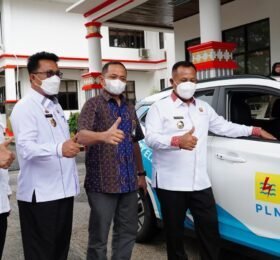Bupati Lampung Selatan Test Drive Mobil Listrik Milik PT. PLN Persero Tanjung Karang