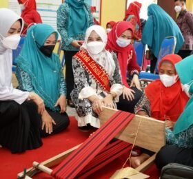 Hadiri Kegiatan TP PKK Desa Fajar Baru, Winarni Imbau Agar Kembangkan Literasi