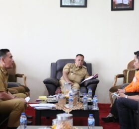 Audiensi Dengan Pos Indonesia Cabang Bandar Lampung, Bupati Berpesan Untuk Tidak Menimbulkan Kerumunan Dalam Penyerahan BSST