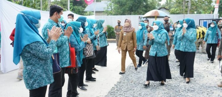 Buka Sosialisasi Administrasi Di Kecamatan Palas, Winarni Pinta TP PKK Desa Bantu Tingkatkan IPM