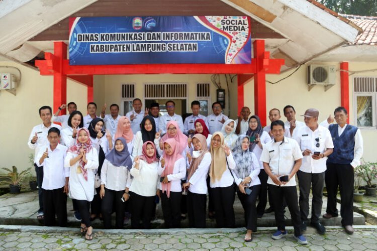 Halalbihalal Dinas Kominfo Lampung Selatan Diwarnai Pelepasan Kabid Statistik