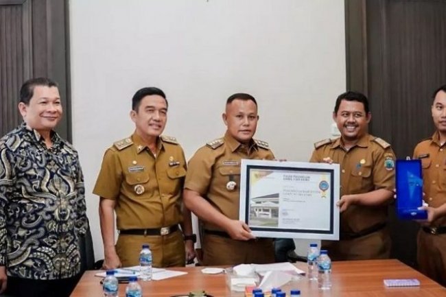 Pemkab Lampung Selatan Meraih Penghargaan Terbaik I Kategori Pengelolaan Kepegawaian dari B