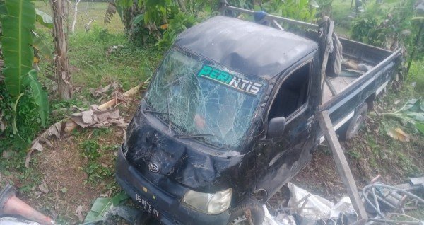 Gagal Nyalip, Mobil Pikup Terguling di Jalinsum Kalianda, 13 Penumpang Dirawat di Rumah Sakit