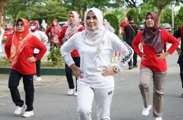 Gelorakan Gaya Hidup Sehat, Bupati Dan Ketua YJI Lampung Selatan Rutin Senam Tiap Hari Jumat"