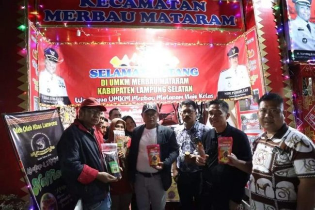 Bupati Lampung Selatan Berkeliling Menyambangi Stand hingga Joget Bareng di Konser Dangdut Koplo Lampung Selatan Fest