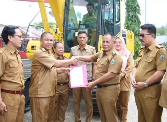 Pemkab Lampung Selatan Terima Bantuan Excavator dan Perahu Karet