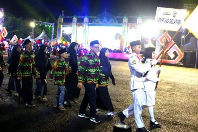 Dukung Kafilah MTQ, Perangkat Daerah Lampung Selatan Hadir di Pembukaan MTQ ke-49 Provinsi Lampung
