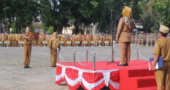 Asisten Pemerintahan Dan Kesra Eka Rianrtinawati Pimpin Upacara Mingguan Di Lingkup Pemkab Lamsel