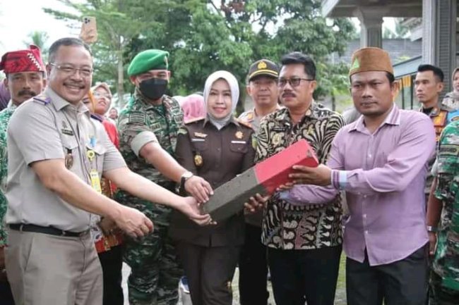 Sekda Thamrin Canangkan Pemasangan Patok Tanah Di Lamsel