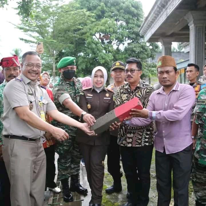 Sekda Thamrin Canangkan Pemasangan Patok Tanah Di Lamsel