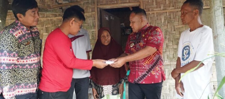 Tekan Rumah Tak Layak Huni, Bupati Nanang Kembali Serahkan Bantuan Bedah Rumah di Desa Munjuk Sampurna dan Desa Canggu