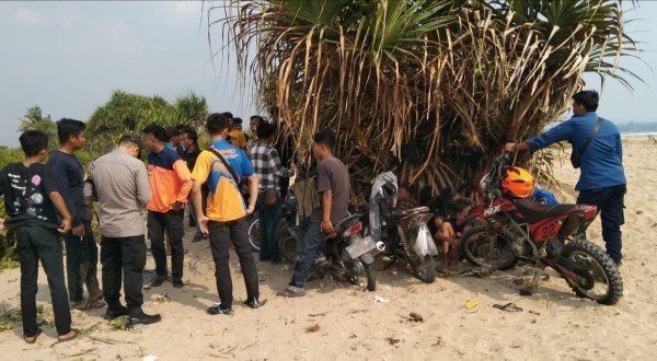 Satu Siswa SMP Palas Hilang Terseret Ombak di Pantai Bintaro Ketang dan Belum Ditemukan