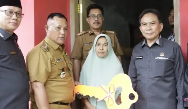 Melalui CSR, Bupati Lampung Selatan Resmikan Hasil Bedah Rumah Di Kecamatan Rajabasa