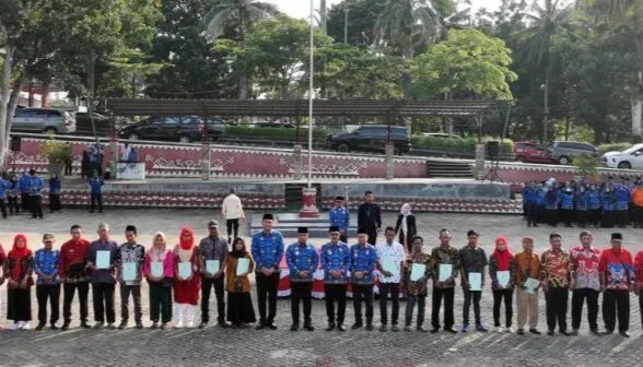 Bupati Lampung Selatan Serahkan Sertifikat Gratis Kepada Warga Penerima Bedah Rumah