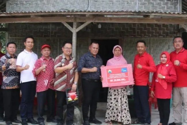 Melalui Program Swasembada Rumahku, Bupati Lampung Selatan Kembali Serahkan Bantuan Kepada Warganya di Kecamatan Kalianda