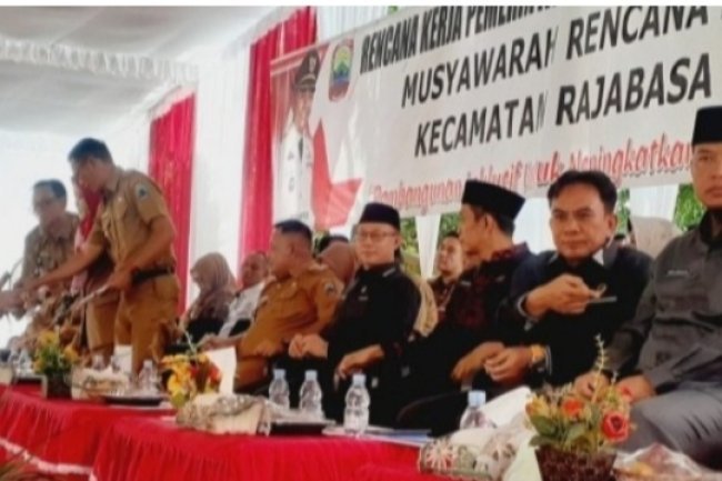Sejumlah Anggota DPRD Lamsel Hadiri Musrenbangcam Rajabasa