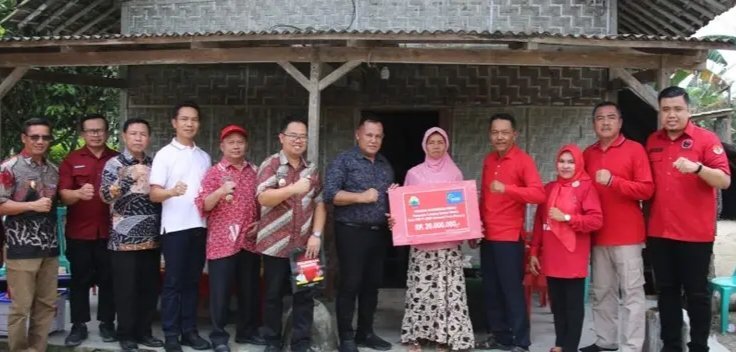 Melalui Program Swasembada Rumahku, Bupati Lampung Selatan Kembali Serahkan Bantuan Kepada Warganya di Kecamatan Kalianda
