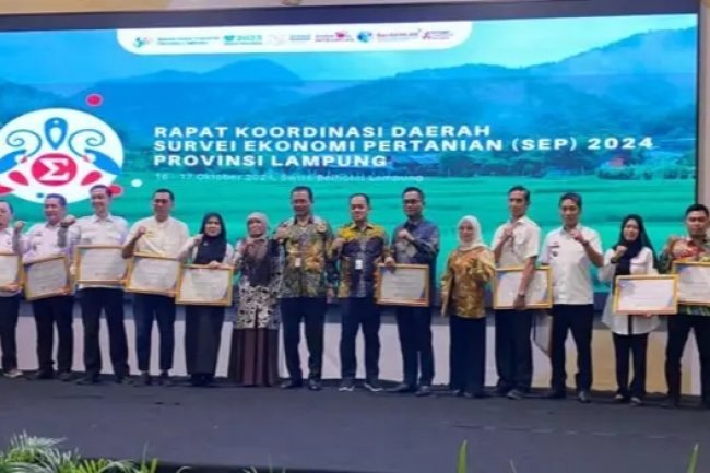 Pemkab Lampung Selatan Terima Penghargaan Penyelenggaraan Statistik Sektoral 2024