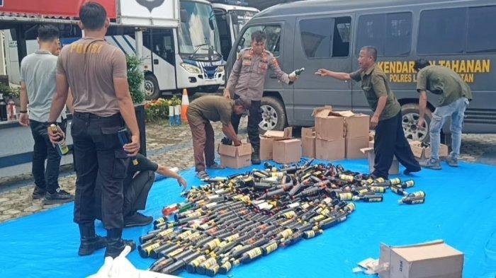 Wakil Ketua DPRD Lampung Selatan Merik Havit Hadiri Pemusnahan 602 Botol Miras Hasil Sitaan Di Polres Lamsel