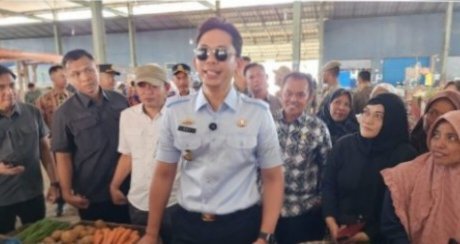 Anggota DPRD Lamsel, Agus Sartono Dampingi Bupati Sidak Harga Bahan Pokok di Pasar Tradisional Sidomulyo