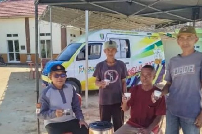 Anggota DPRD Lampung Selatan Dwi Riyanto Beri Kopi Gratis Saat Layanan Pajak Keliling