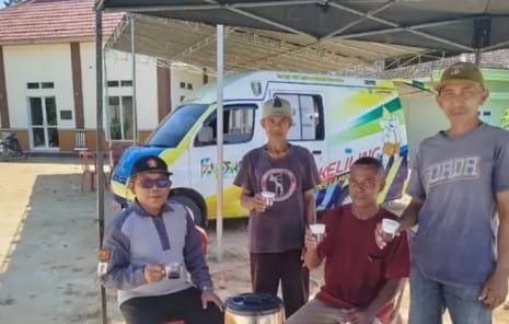 Anggota DPRD Lampung Selatan Dwi Riyanto Beri Kopi Gratis Saat Layanan Pajak Keliling