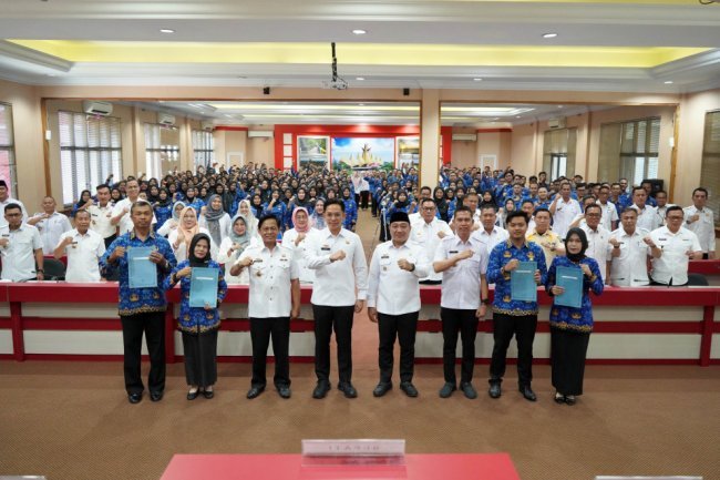 Serahkan SK Pengangkatan CPNS dan PPPK Formasi Tahun 2024, Bupati Egi: Harus Satu Komando