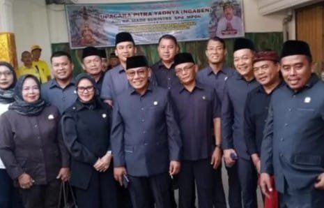 Hadiri Upacara Ngaben, Pimpinan dan Anggota DPRD Lampung Selatan Beri Perhormatan Terakhir untuk Almarhum Made Sukintre