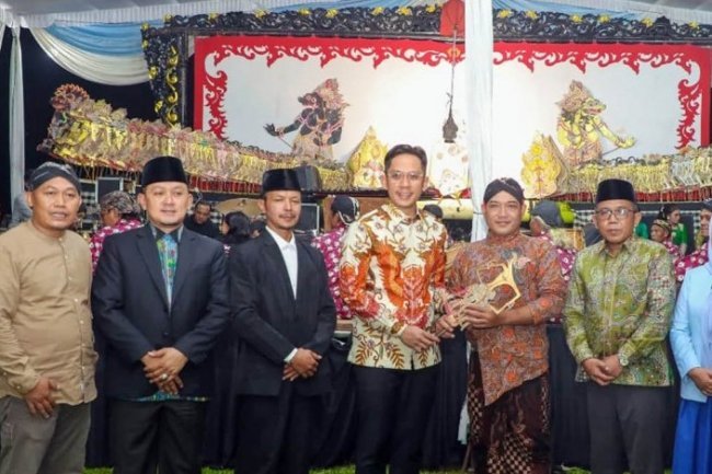 Warga Tanjung Sari Usung Lakon Wahyu Cakraningrat, Bupati Egi Respons dengan Janji Pembangunan Merata dan Berkeadilan