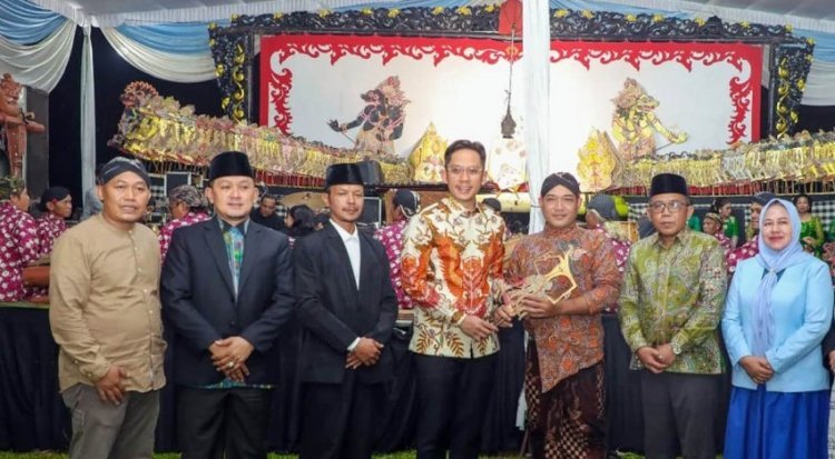 Warga Tanjung Sari Usung Lakon Wahyu Cakraningrat, Bupati Egi Respons dengan Janji Pembangunan Merata dan Berkeadilan