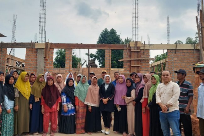 Erma Yusneli Salurkan Bantuan Pembangunan Masjid di Branti, Ajak Masyarakat Gandengan Tangan Untuk Kebaikan