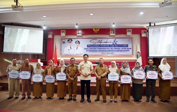 Bupati Egi Serahkan Gaji-TPP ke-13 ASN dan Launching Gajian THLS Setiap Tanggal 1