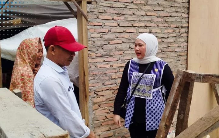 Wakil Ketua III DPRD Lampung Selatan Bella Jayanti Tinjau Pembangunan Bedah Rumah dan Renovasi Gedung SMP Muhammadiyan 1 Rajabasa