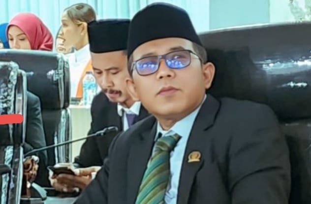 Anggota DPRD Lampung Selatan, Dwi Riyanto Tampak Khidmat Menyimak Pidato Kenegaraan Presiden RI
