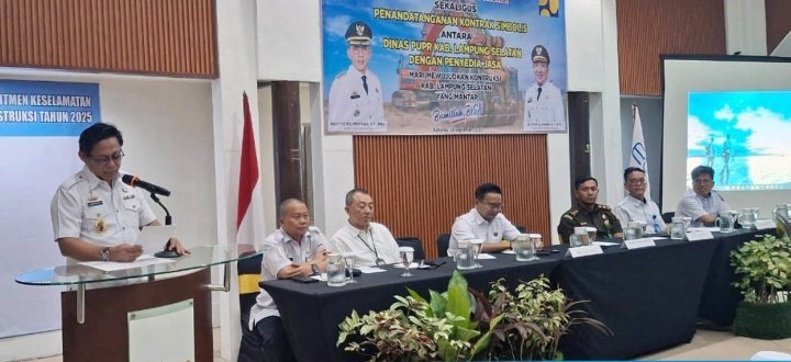 Pemkab Lampung Selatan Teken Kontrak Konstruksi 2025: Sekda Supriyanto Ingatkan Integritas dan Mutu Pekerjaan