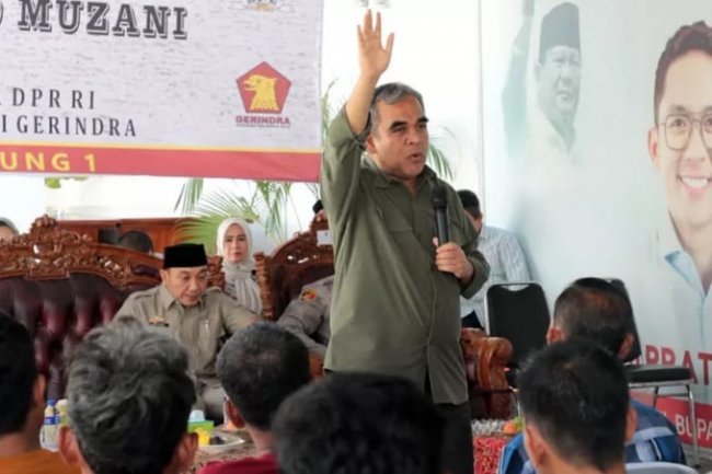 Ketua MPR RI Ahmad Muzani Salurkan Bantuan Bedah Rumah Aspirasi untuk 20 Penerima di Desa Beringin Kencana