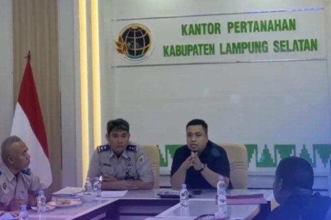 Bantu Warga Munjuk Sampurna, Wakil Ketua I DPRD Lampung Selatan Sambangi Kantor BPN