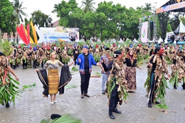 6.573 Peserta Guncang Kalianda! Pawai Budaya Terbesar Sepanjang Sejarah Warnai HUT ke-69 Lampung Selatan