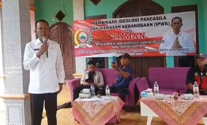 Gelar IPWK di Desa Bangunrejo, Kecamatan Ketapang, Ketua Komisi II DPRD Lampung Selatan Taman Bagi-bagi Bibit Buah-buahan