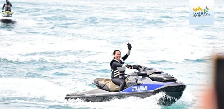 Anjani Pimpin Aksi Jetski Pertama Menyeberangi Selat Sunda, Resmi Buka Lamsel Fest 2025