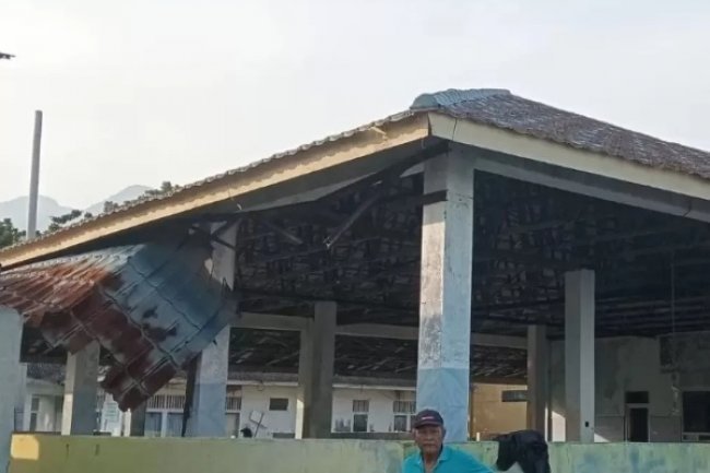 Wakil Ketua I DPRD Lampung Selatan Merik Havit Soroti TPI Dermaga Bom Kalianda Terbengkalai Sejak Peralihan ke Pemprov